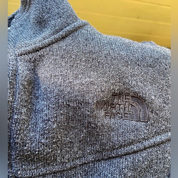 North Face Zip Front - Picture 5 of 5
